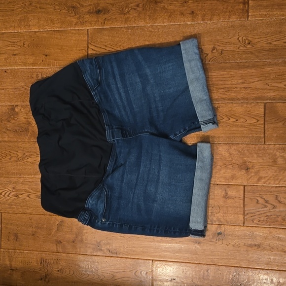 Maternity Lot - Picture 7 of 9